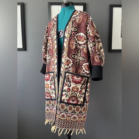 Reworked vintage tapestry duster cardigan with dramatic sleeves, ladies’ XS-M - Picture 3 of 13